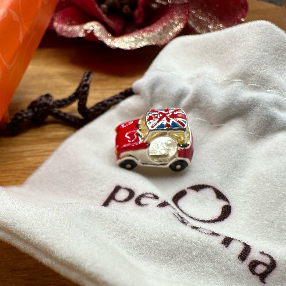 Car charm (persona)🚗